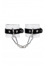 Бело-черные кожаные наручники с одним ремешком с люверсами - Pecado - купить с доставкой в Элисте