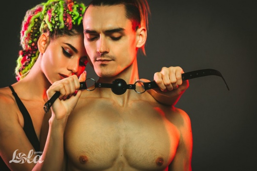 Черный кляп-шарик  Love Spell - Lola Games - купить с доставкой в Элисте