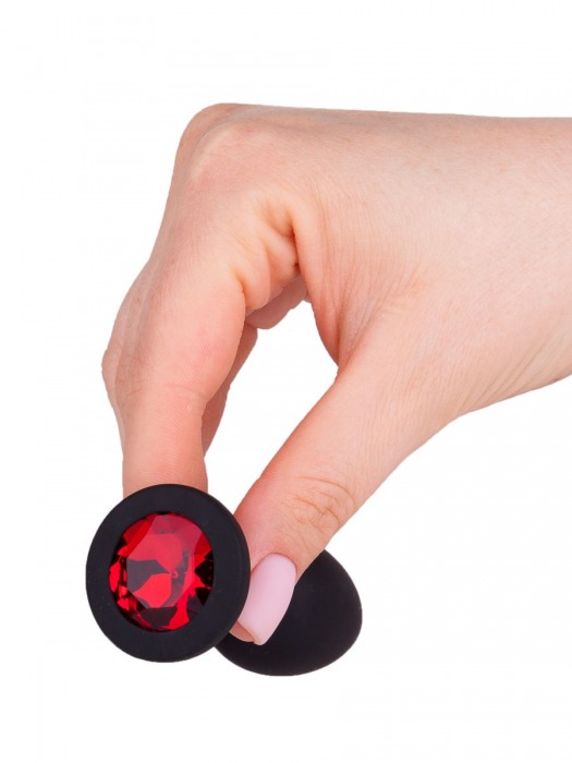 Чёрная анальная втулка с красным кристаллом - 7,3 см. - Джага-Джага - купить с доставкой в Элисте